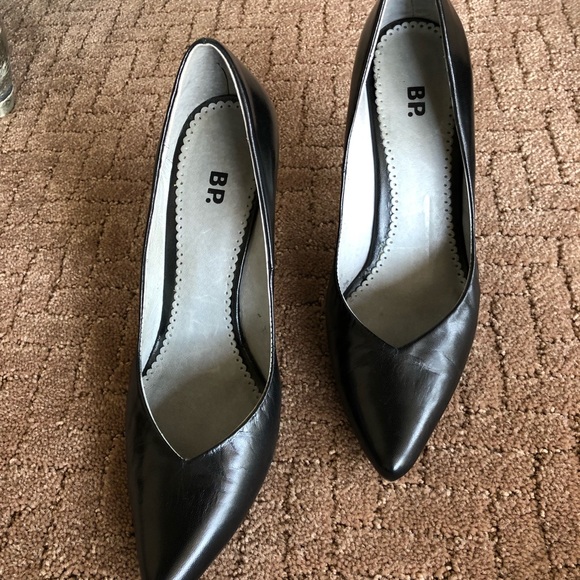 Black Pumps Size 8W (wide) - Picture 5 of 5